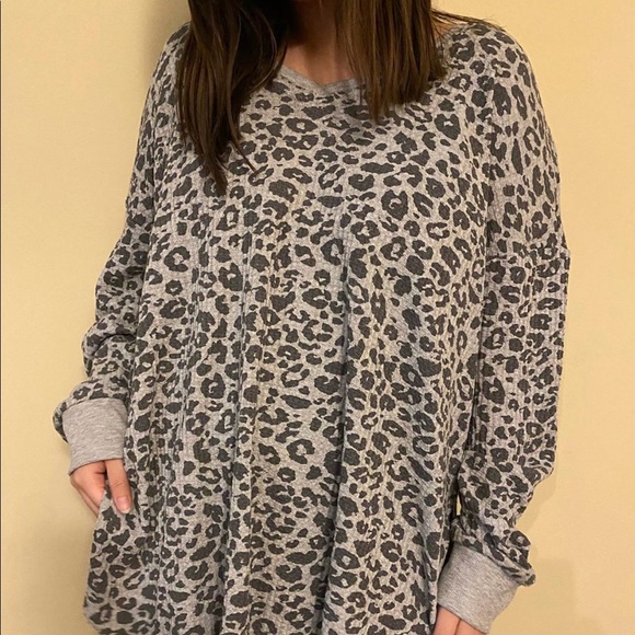 COMFY Leopard Print Long Sleeve - Picture 2 of 2